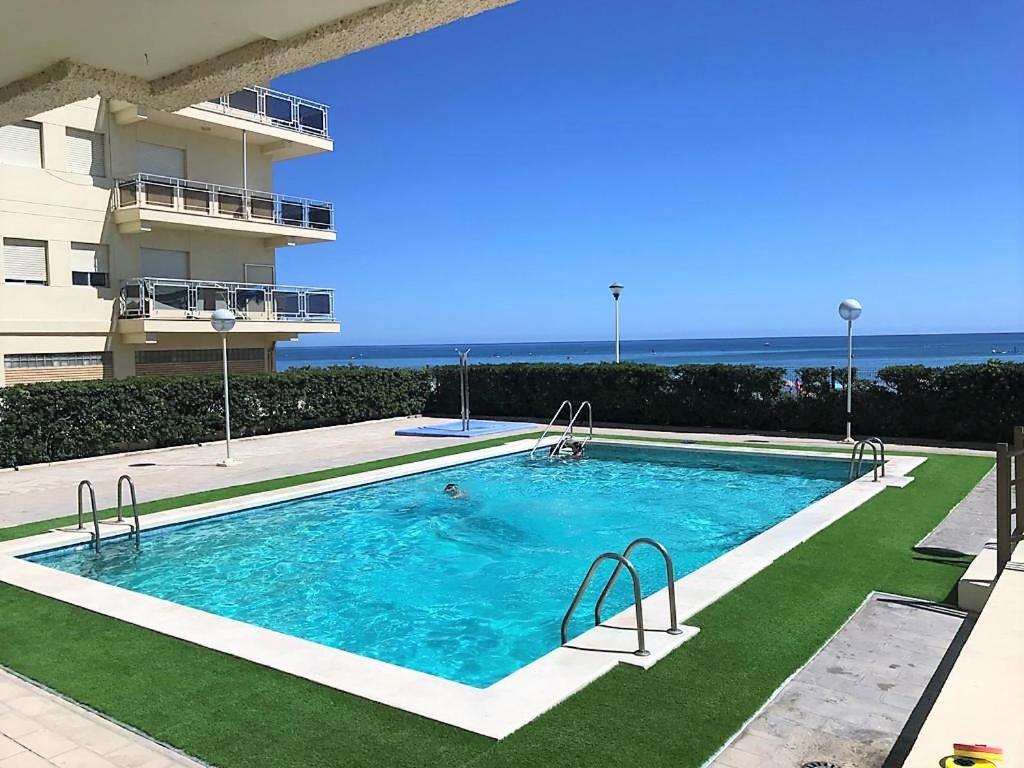 Cozy Apartment in a Beachfront Complex - Housity