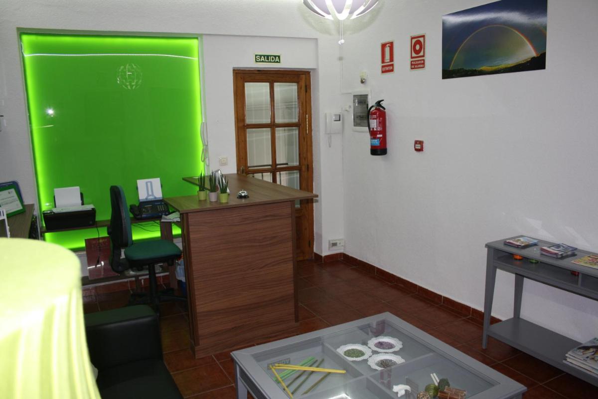 Hostal La Estación - Housity