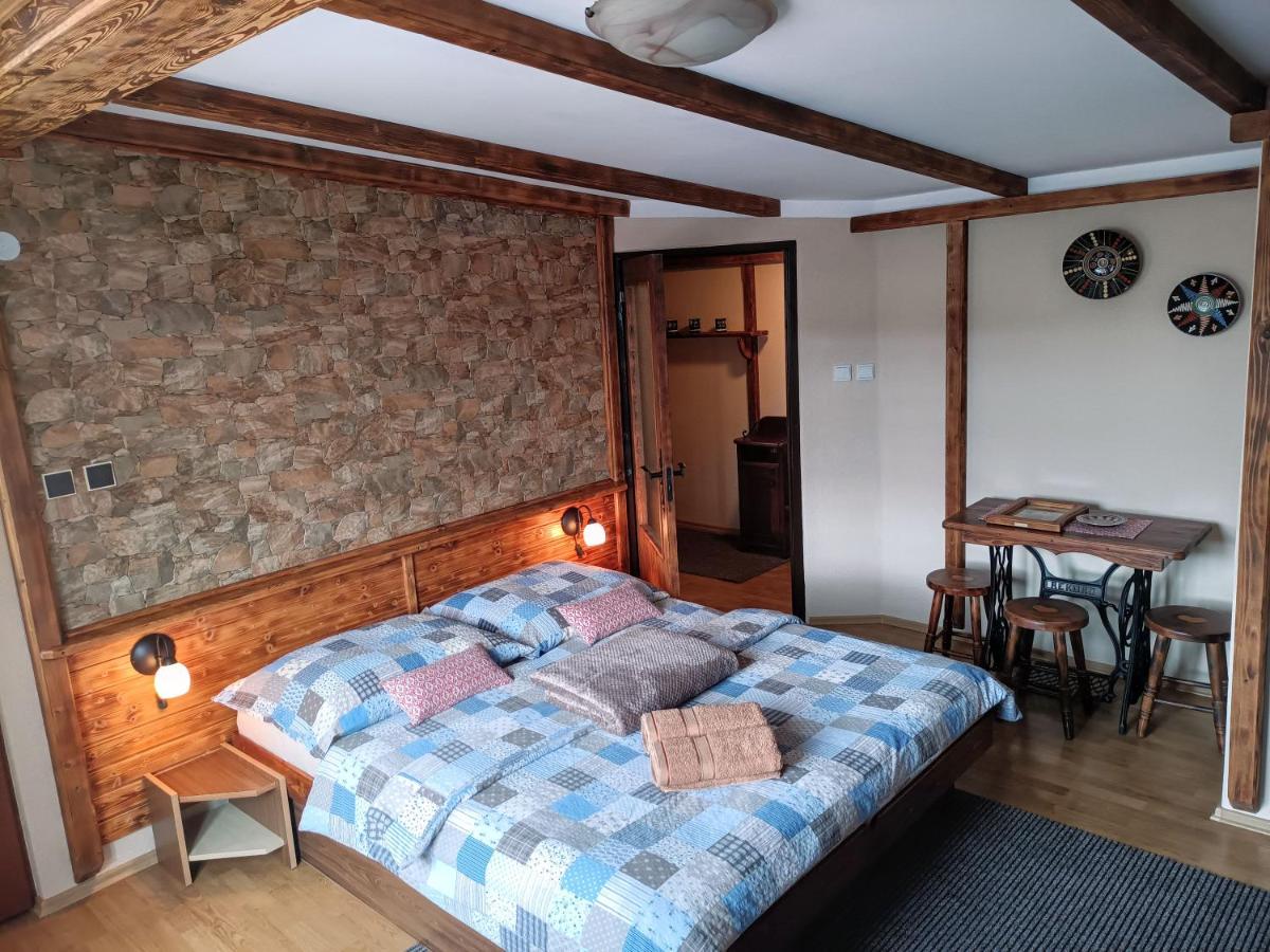 Yellow Paradise House - Housity