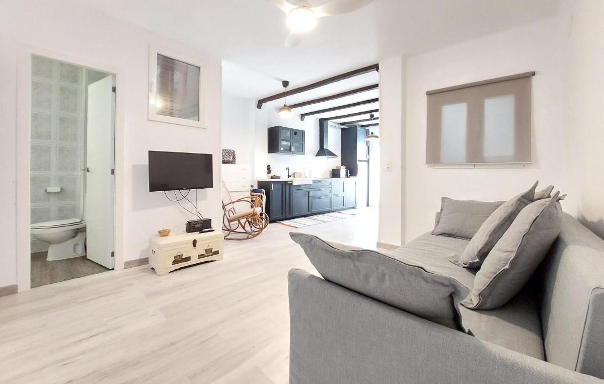 Stunning Apartment In Peñíscola - Housity
