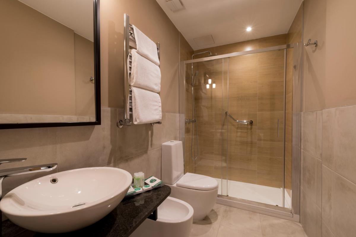 Un baño de Hotel Avenida