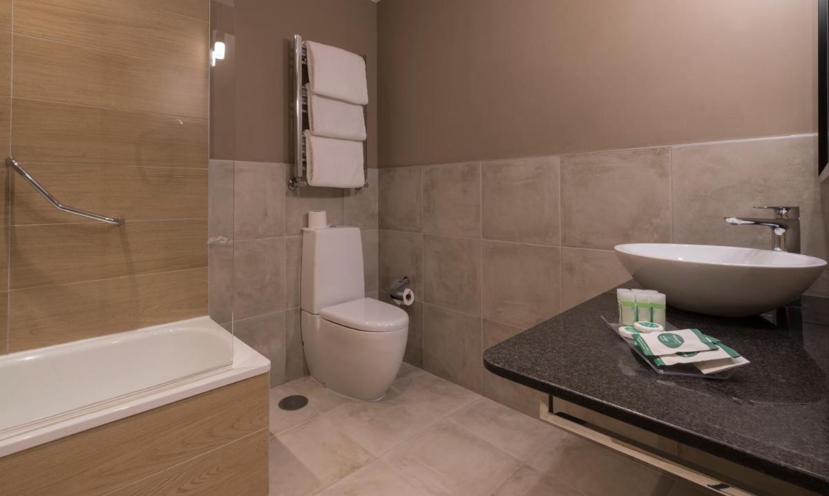 Un baño de Hotel Avenida