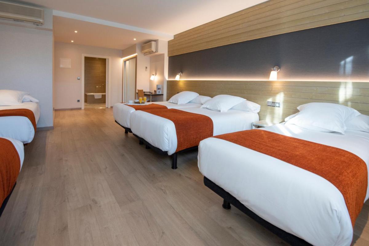 Cama o camas de una habitación en Hotel Avenida