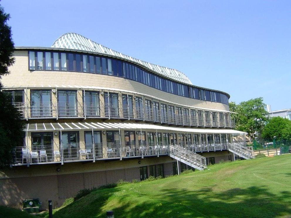 Oxford University Club - Housity