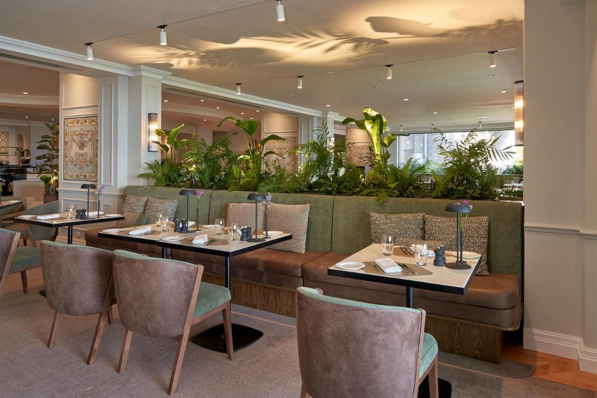 Um restaurante ou outro lugar para comer em The Cliff Bay - PortoBay