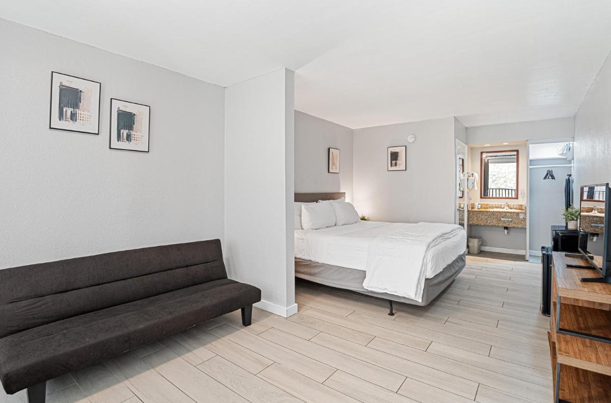 Hotolos Hollywood - Housity