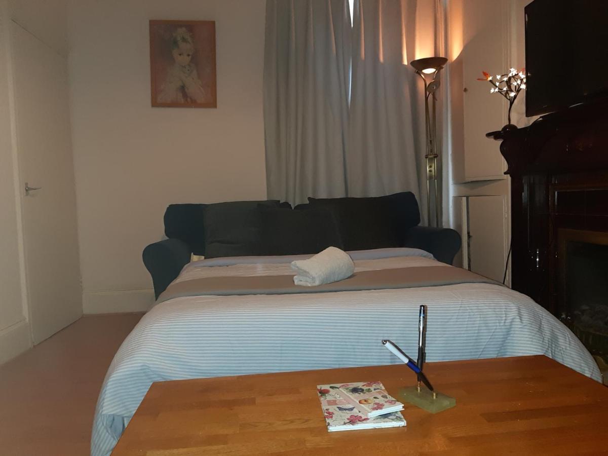 Phoenix Nights Guest House - Housity
