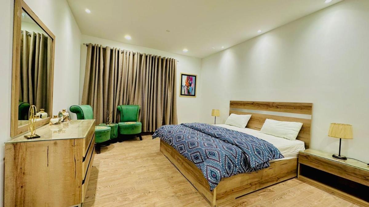 Suitetrails - Penta Square Retreat Premier Apartments in DHA Phase 5 Lahore by LMY