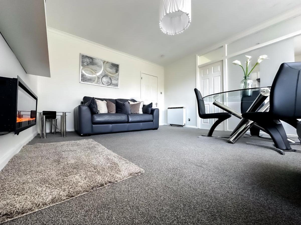 Contemporary and Cosy Birmingham Apartment- Free Parking & Wi-FI - Housity