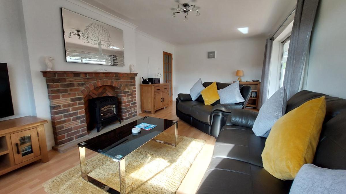 Tradewind, Easton Lane, Freshwater - Housity