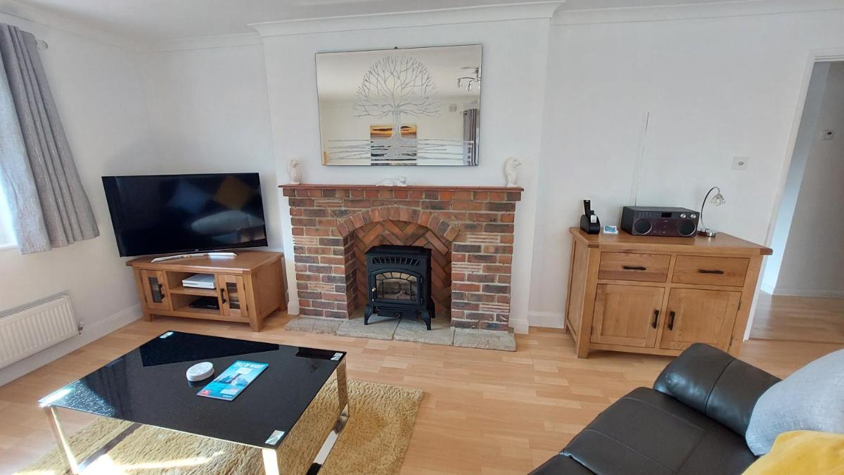 Tradewind, Easton Lane, Freshwater - Housity