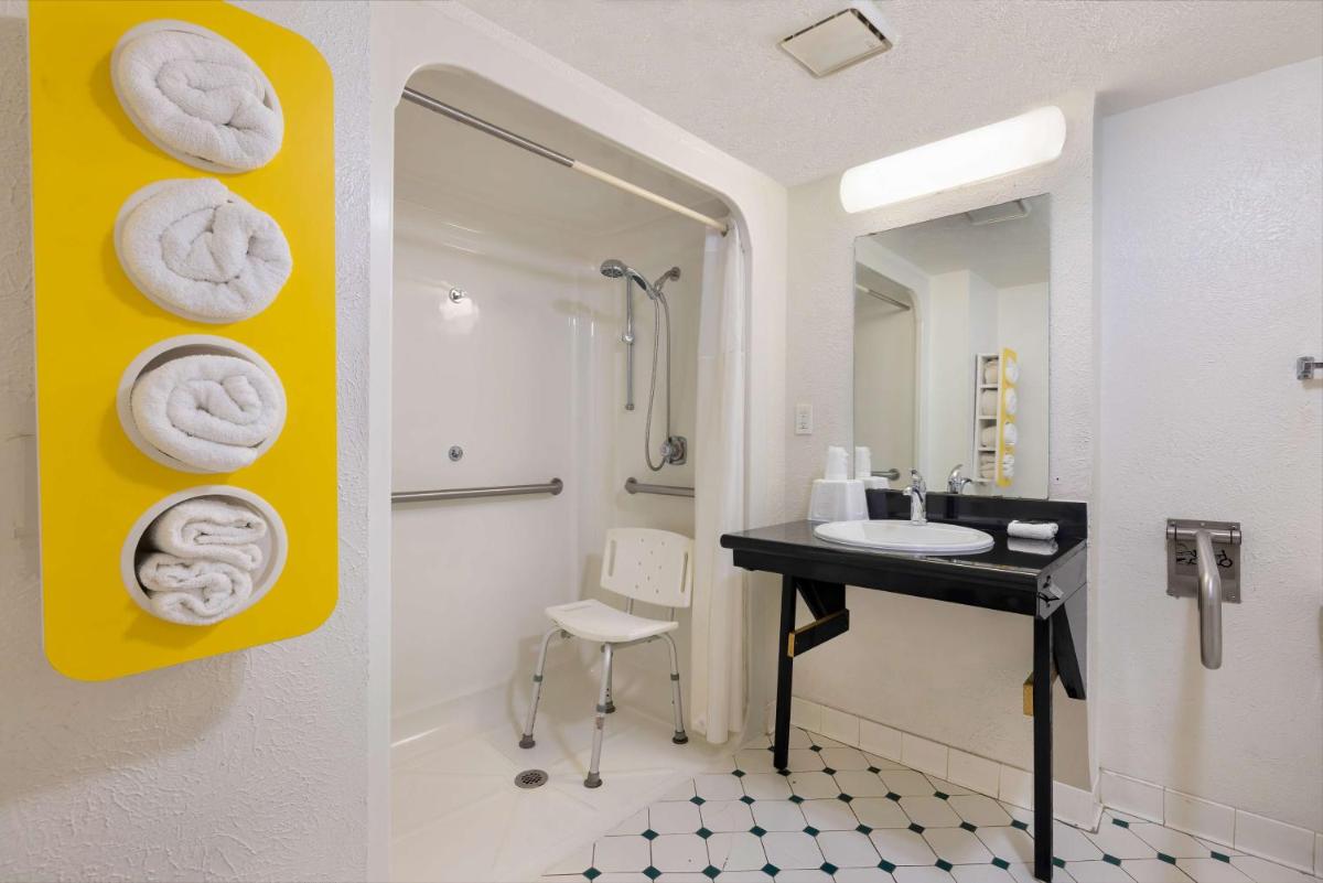 Motel 6-Beaumont, TX - Housity