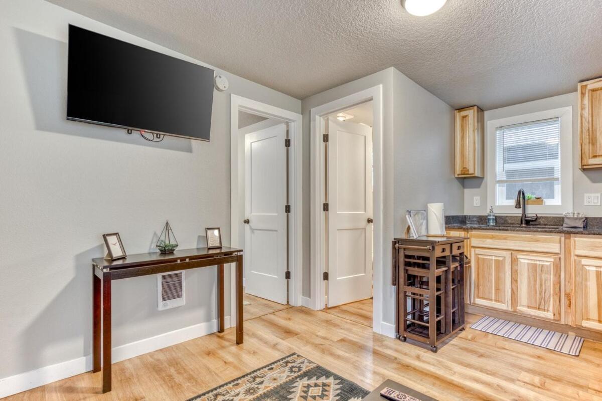Mt Air Unit 10 · Cozy Mt Hood BaseCamp - Housity