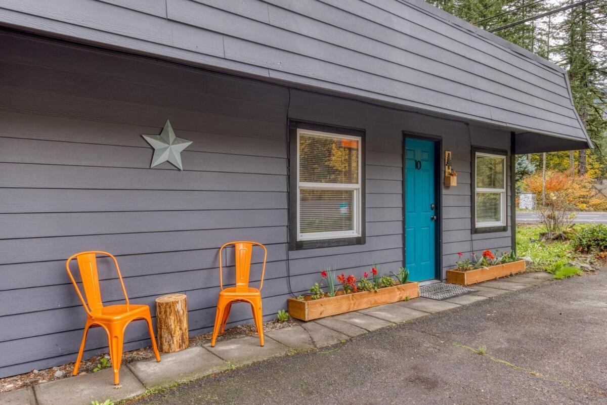 Mt Air Unit 10 · Cozy Mt Hood BaseCamp - Housity