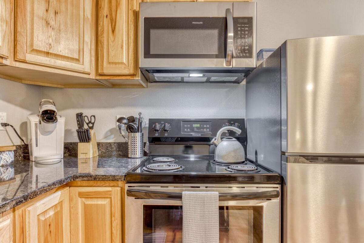 Mt Air Unit 10 · Cozy Mt Hood BaseCamp - Housity