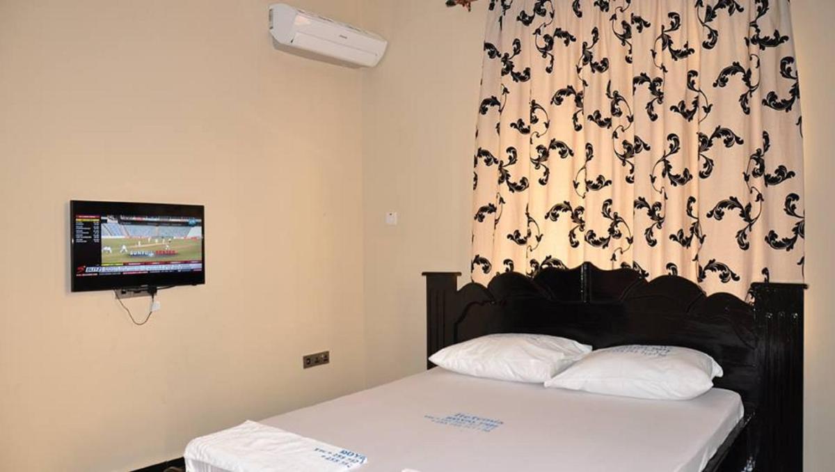 Itetemia Royal Inn - Hizvo