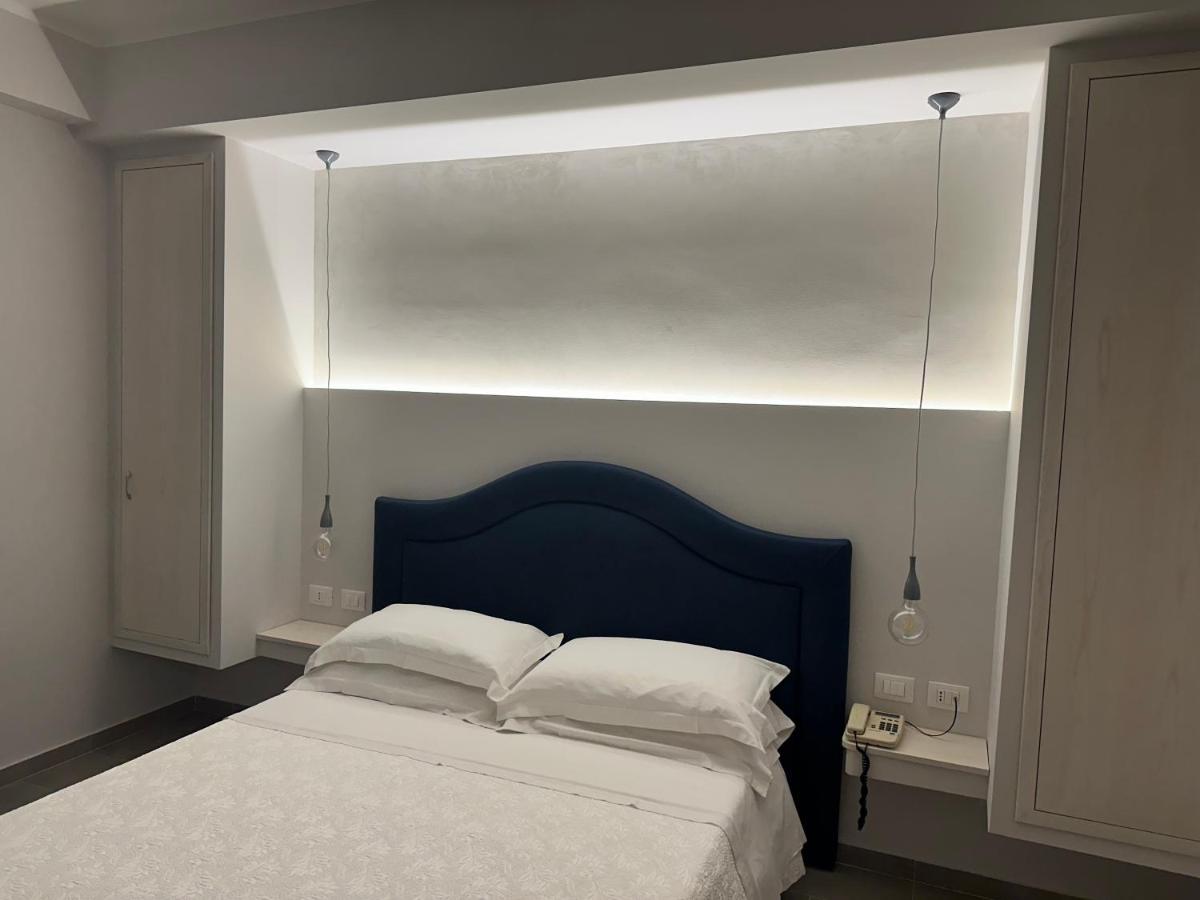 Hotel Mediterraneo - Housity