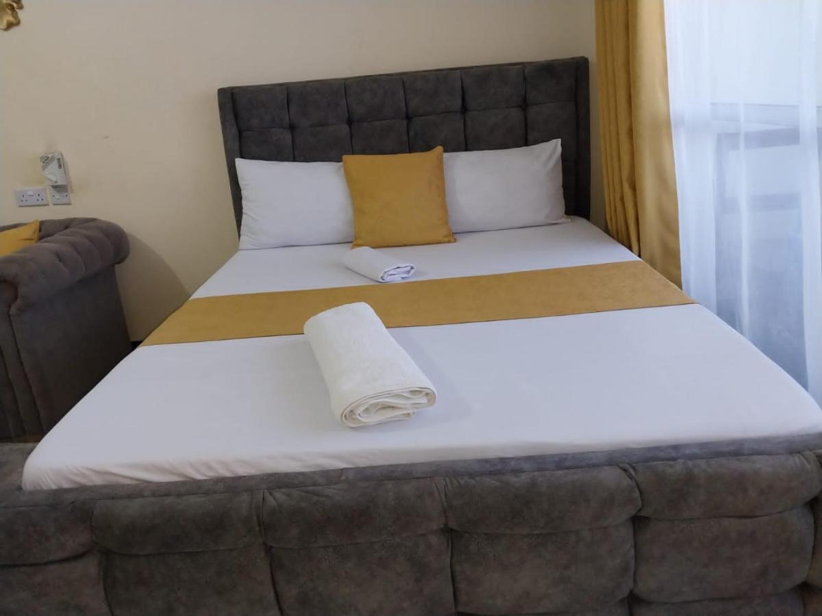 Lux Suites Cinemax Studio Apartments - Housity