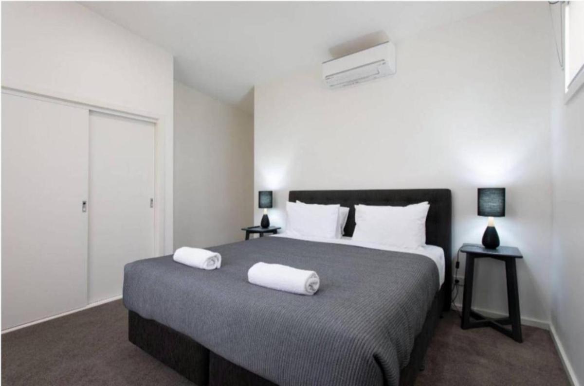 Captain's Cove All Accessible Luxury Apartment with Free Netflix - Housity