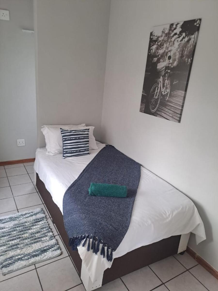 Honey Bee Guesthouse - Housity