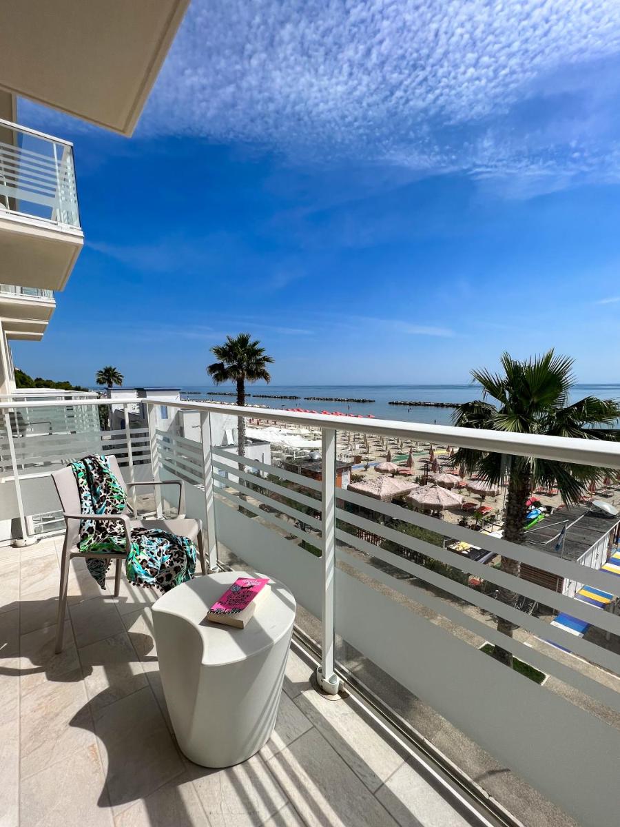 Hotel Ideal - Housity