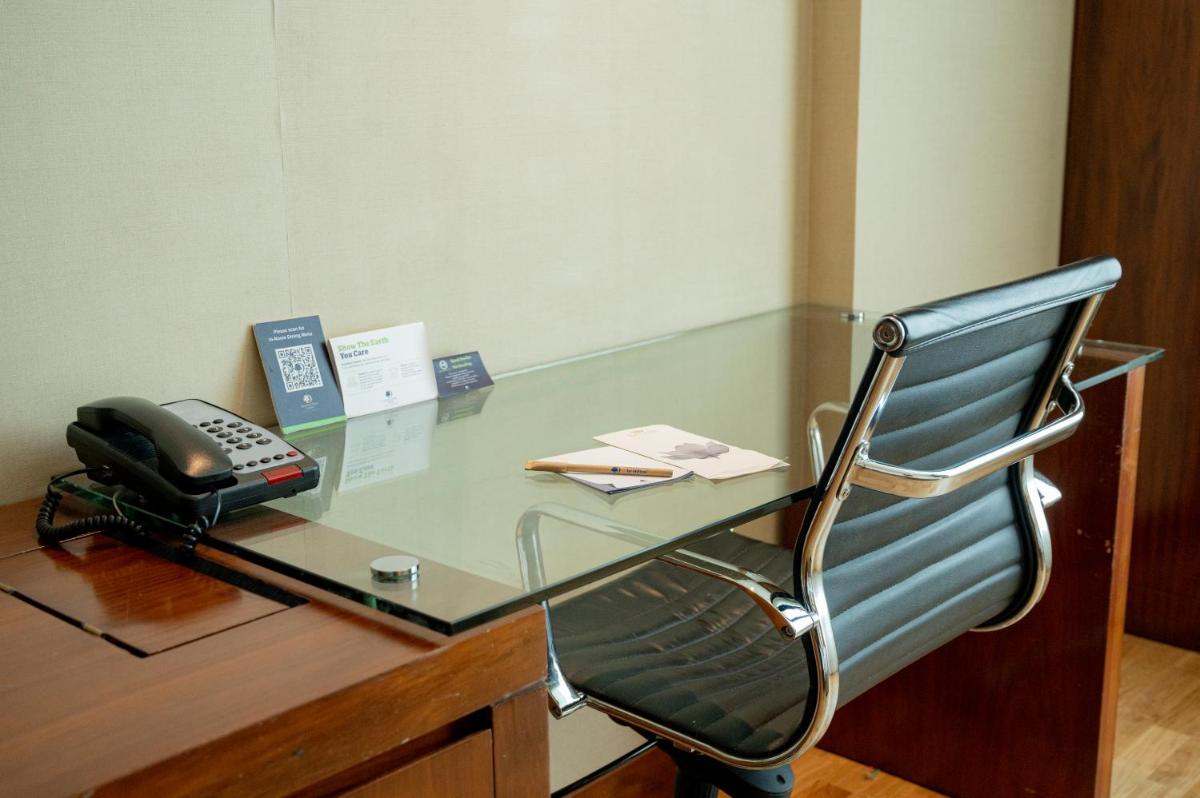 a glass desk with a phone on top of it at DoubleTree by Hilton-Pune Chinchwad in Pune