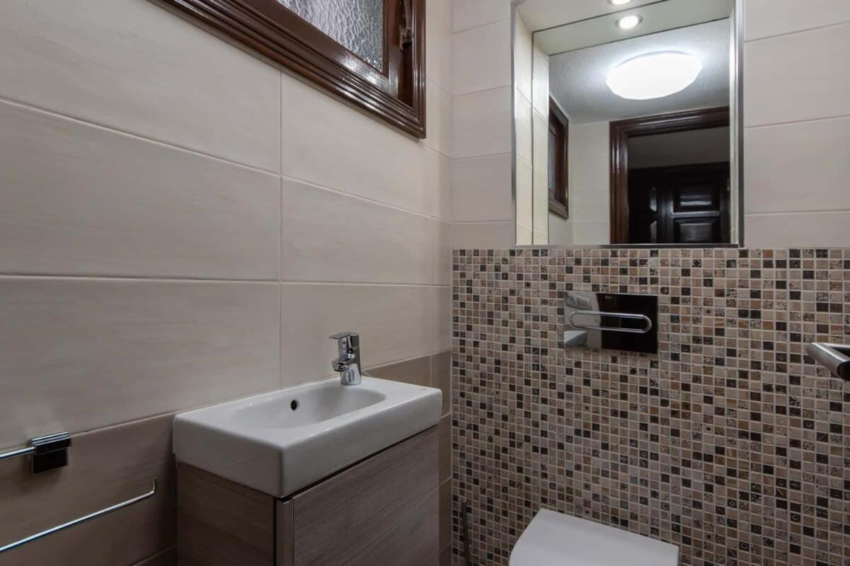 Park Santiago II 85 - Two Bed - Housity