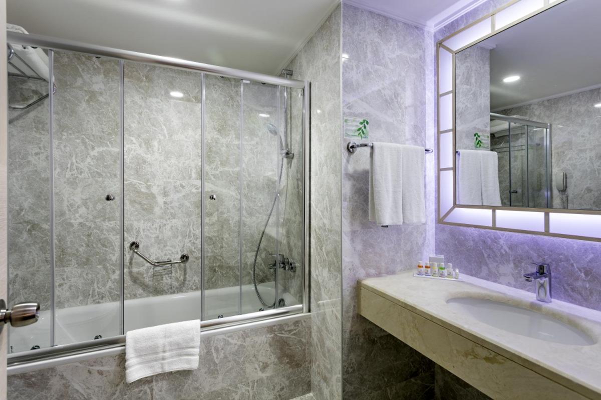 Miracle Resort Hotel - Housity