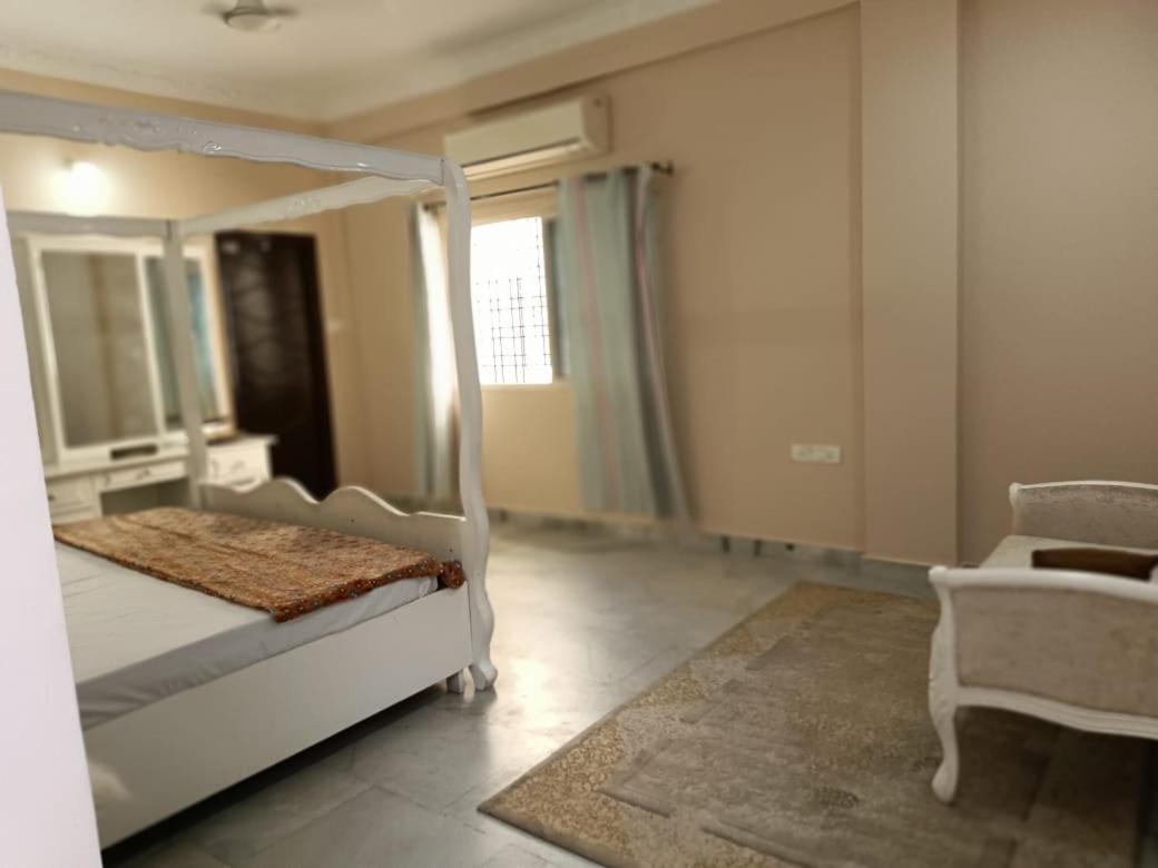 3-Bedroom Elegant and Spacious AC Apartment only for families, Prime Location, Just 100m from Main Road! - Hizvo