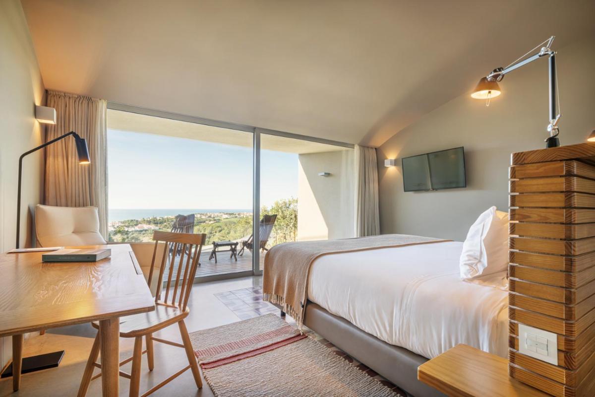 Uma televisão e/ou sistema de entretenimento em Immerso Hotel, a Member of Design Hotels