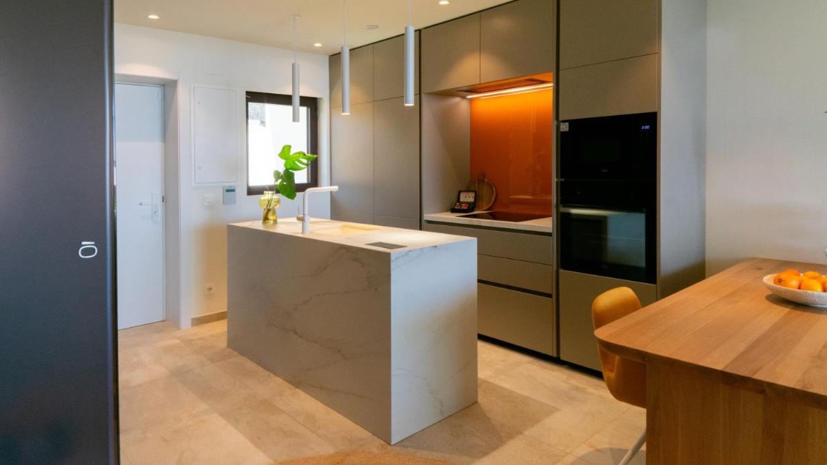 Una cocina o zona de cocina en Leiro Residences - Preferred Hotels & Resorts