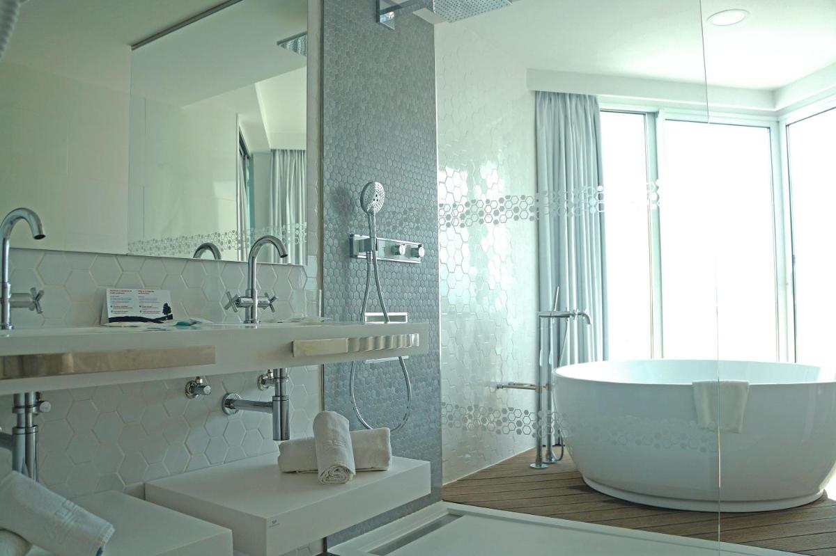 Un baño de Alexandre Troya