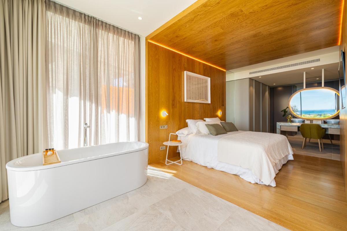 Cama o camas de una habitación en Leiro Residences - Preferred Hotels & Resorts