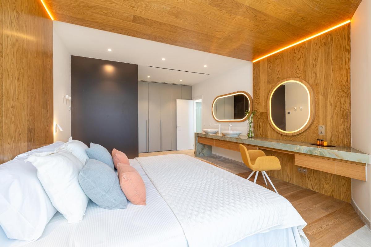 Cama o camas de una habitación en Leiro Residences - Preferred Hotels & Resorts