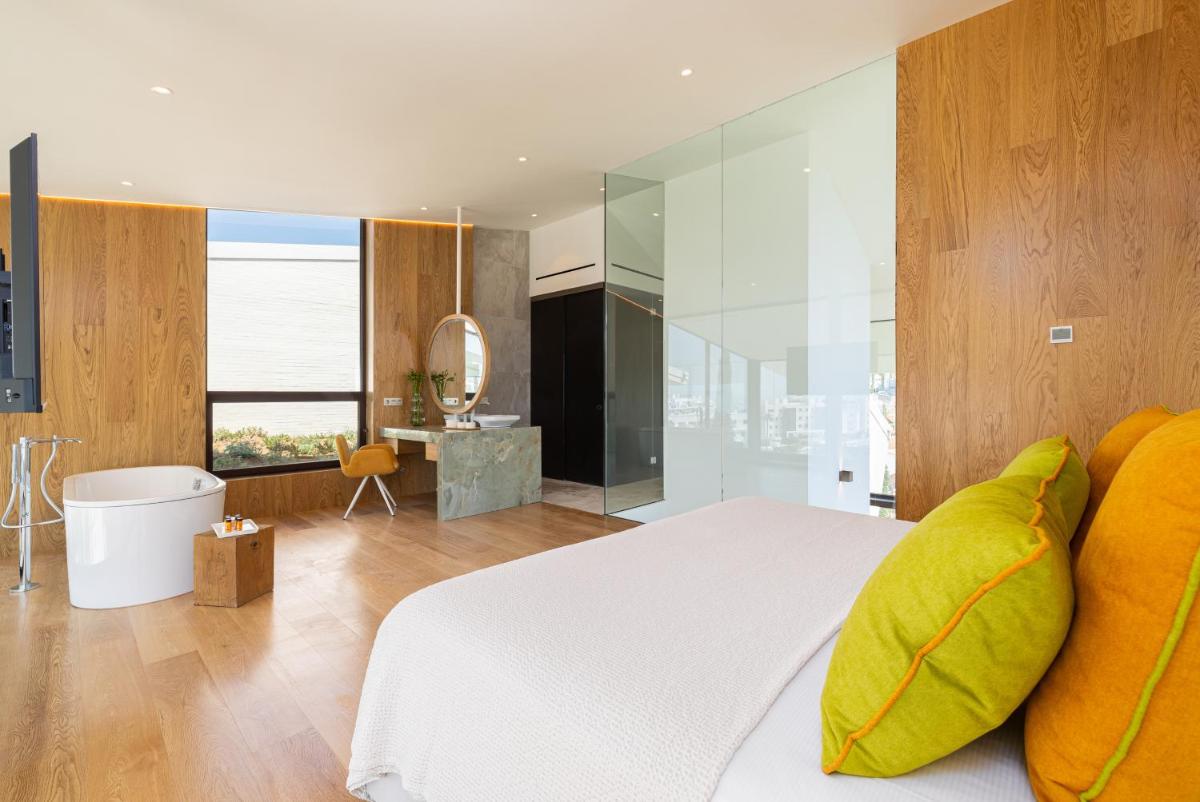 Cama o camas de una habitación en Leiro Residences - Preferred Hotels & Resorts