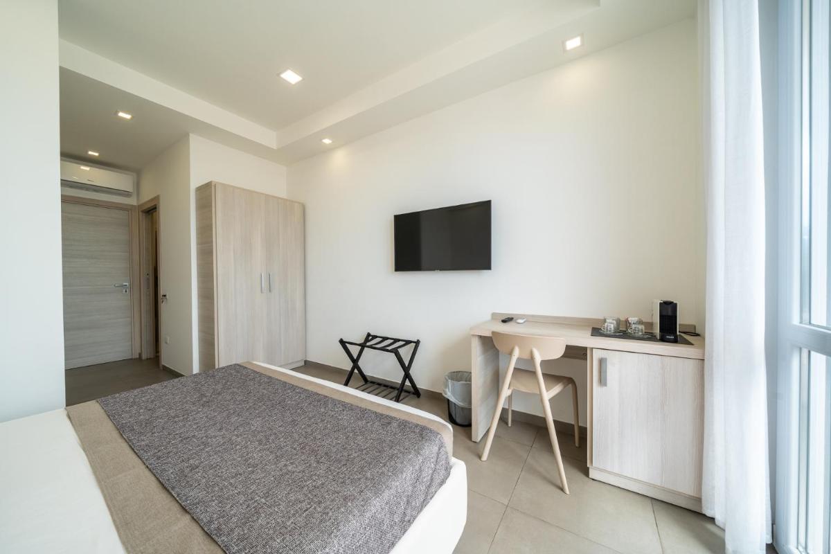 Poseidon Rooms - Housity