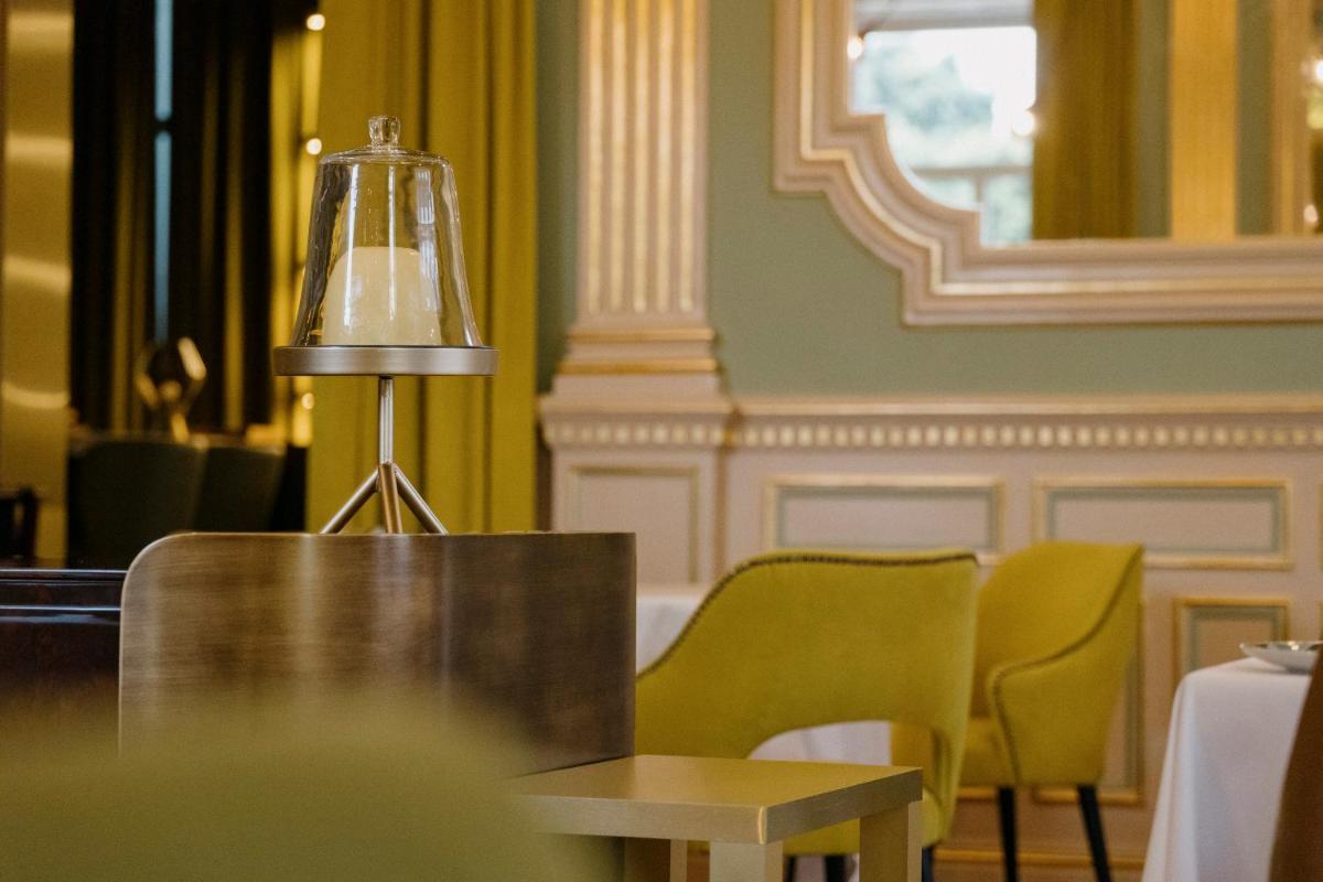 Uma área de estar em Vila Foz Hotel & SPA - member of Design Hotels