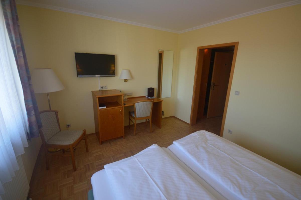 Zur Burgruine Frauenberg - Housity