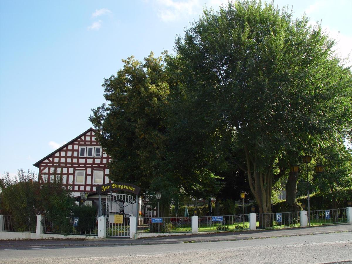 Zur Burgruine Frauenberg - Housity