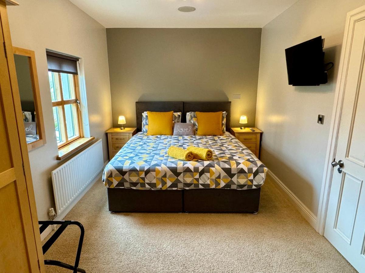 3 Castle Hume Court Holiday House - Housity