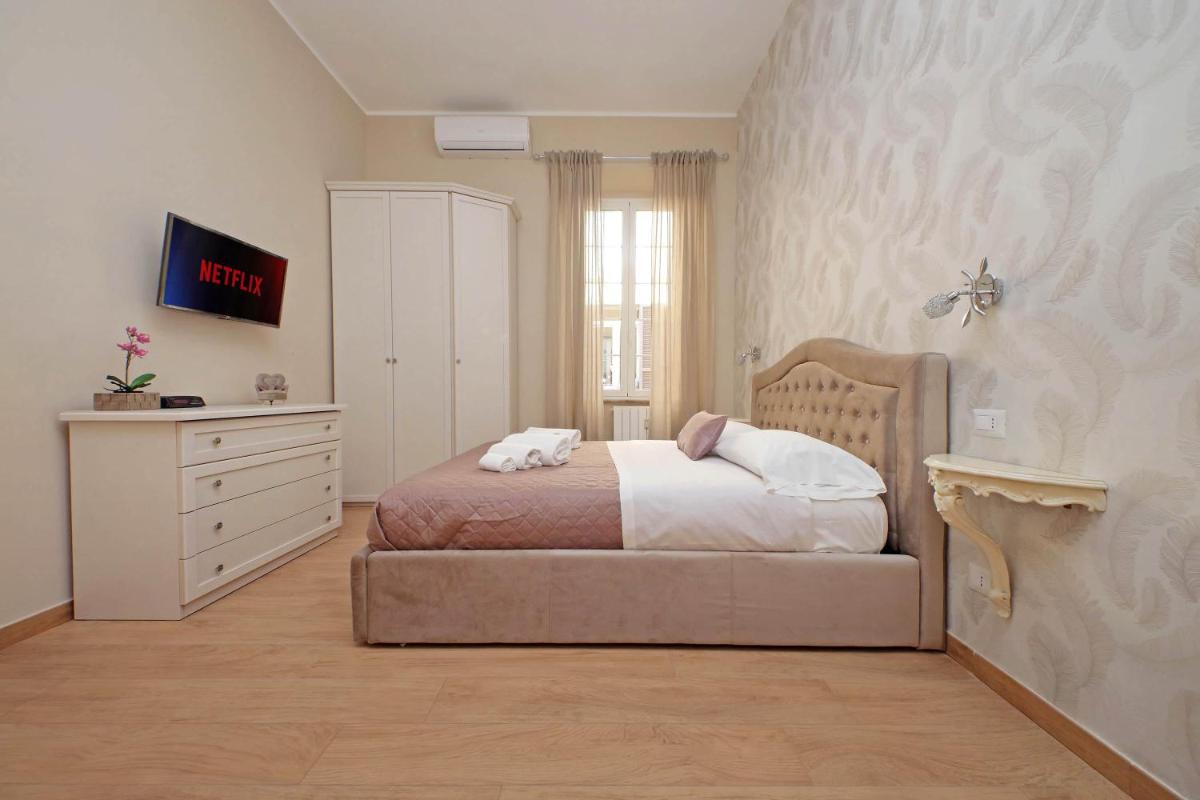 Julius House - Housity