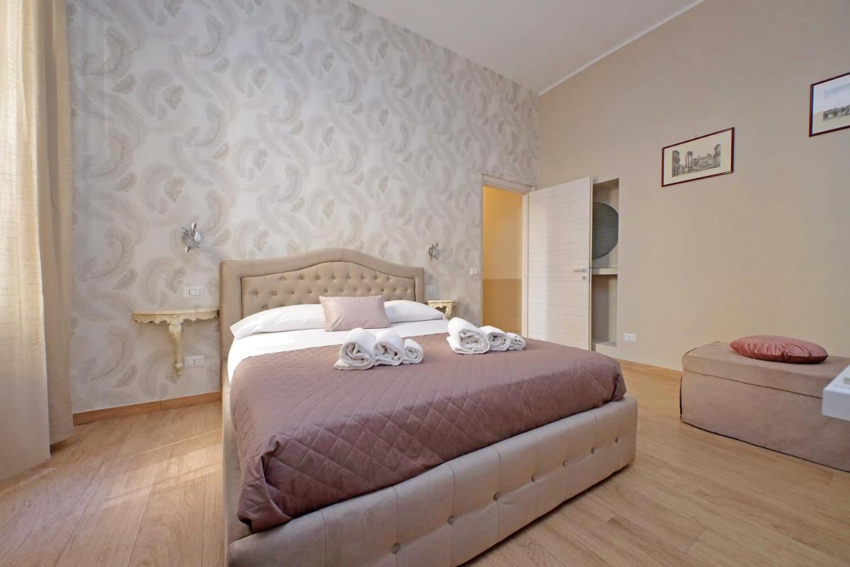 Julius House - Housity