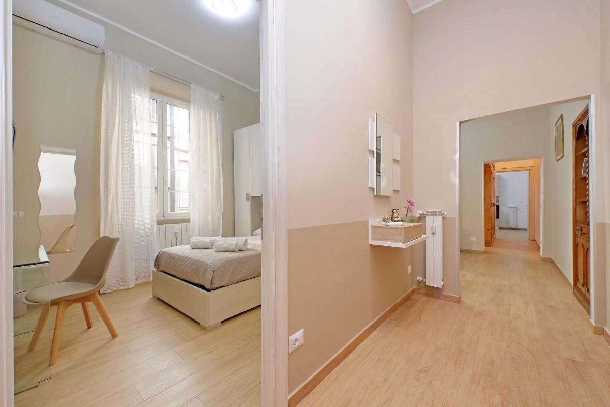 Julius House - Housity