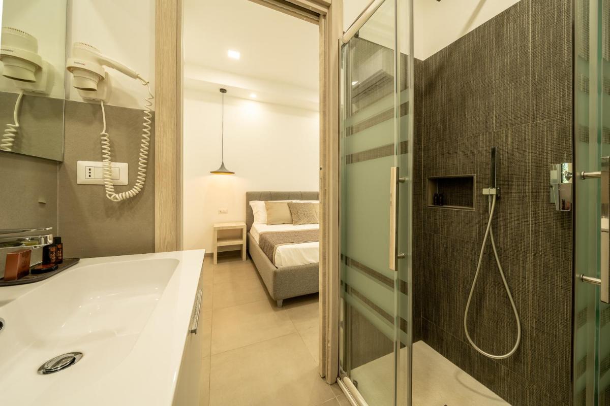 Poseidon Rooms - Housity