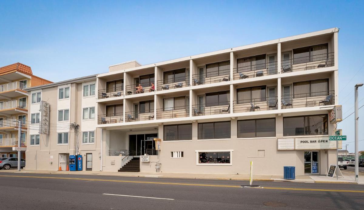 Oceanic Hotel & Barefoot Tiki Bar - Housity