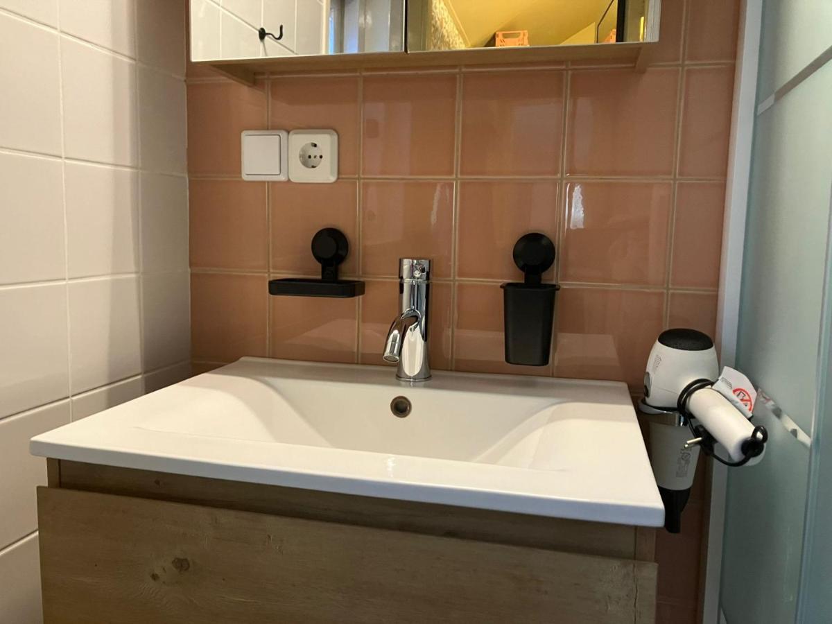 B en B Op Steendam, Tuinkamer onder de appelboom - Housity