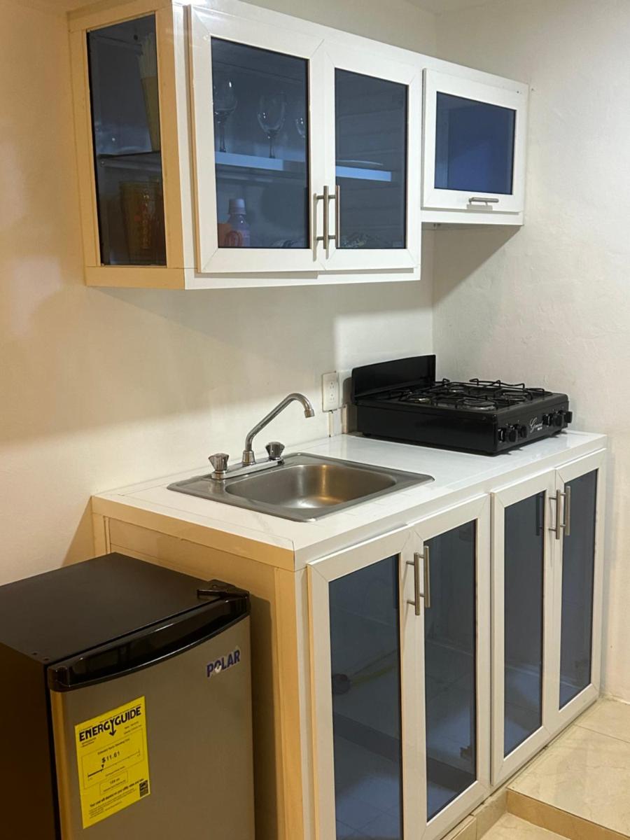 HILLMON'S HOTEL BAR LOUNGE - Housity