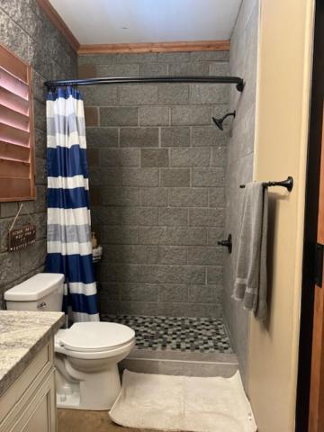 Cozy Cabin in the Pines! Close to the Polar Express, Grand Canyon & Bearizona - Housity