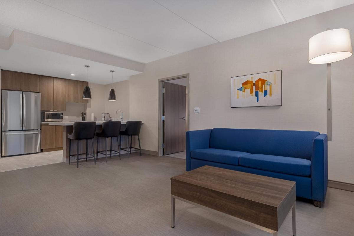Holiday Inn Express & Suites St Thomas - Housity