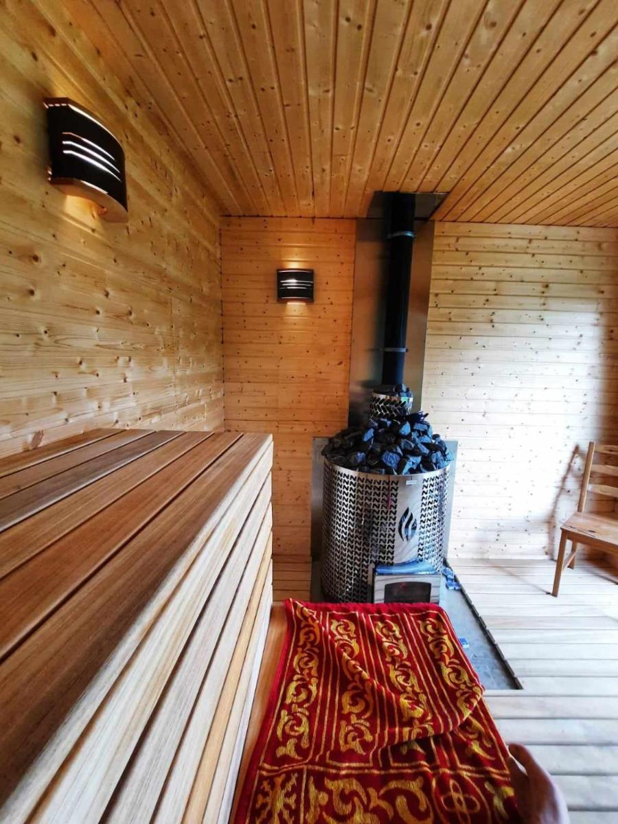 Forteca, pokoje gościnne nad stawem - Housity